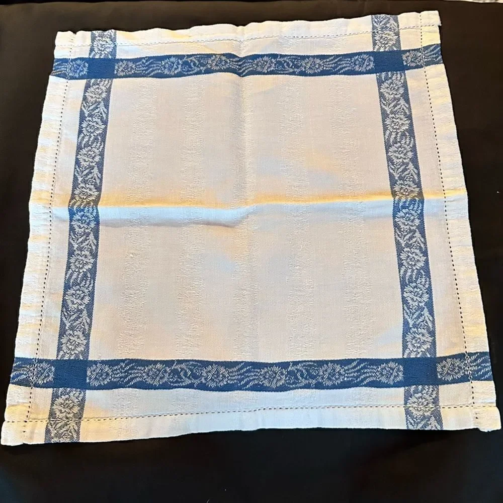 Vintage 60s Blue and White Jacquard Dining Napkins set of 3.